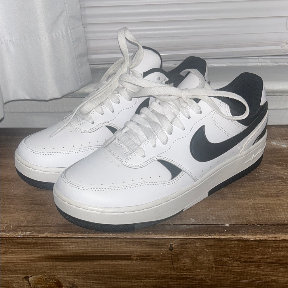 Nike Women’s White and Black Low-Top Sneakers